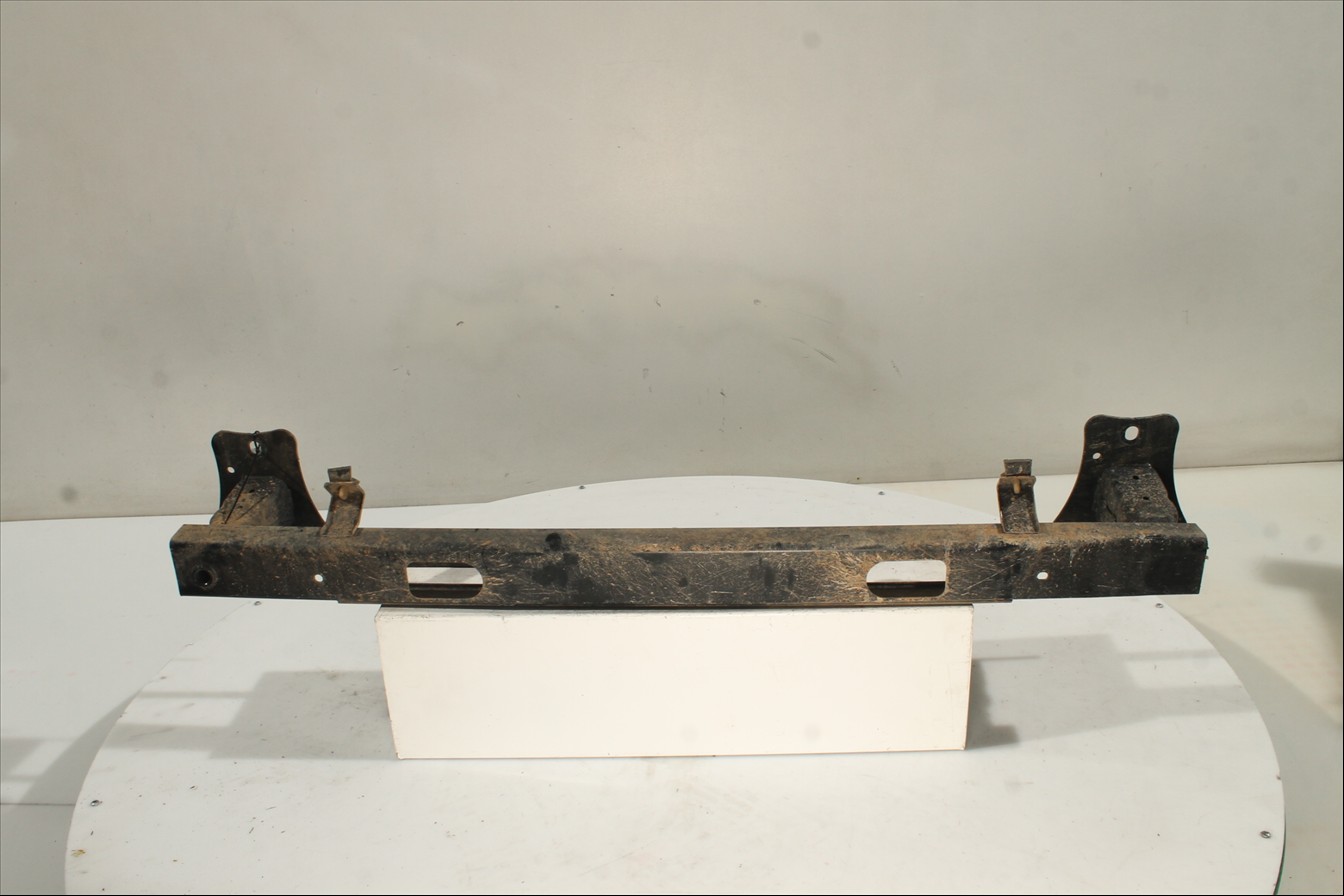 Traviesa paragolpes Tra.