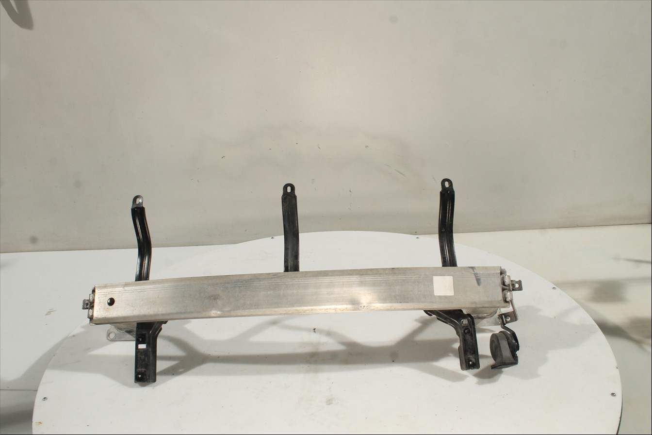 Traviesa paragolpes Del.