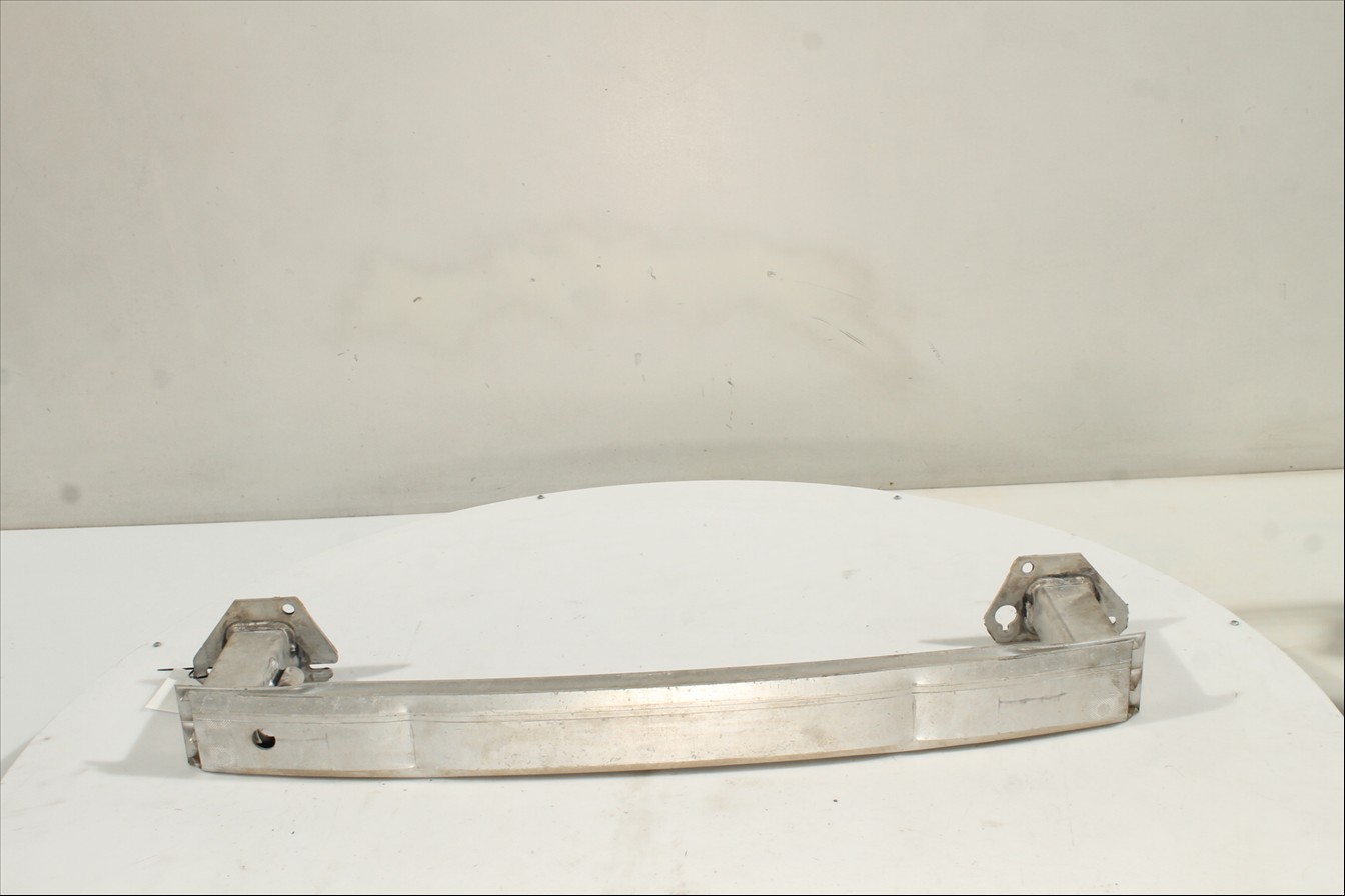Traviesa paragolpes Tra.