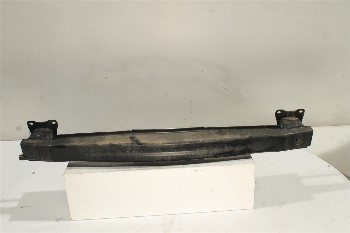 Traviesa paragolpes Tra.