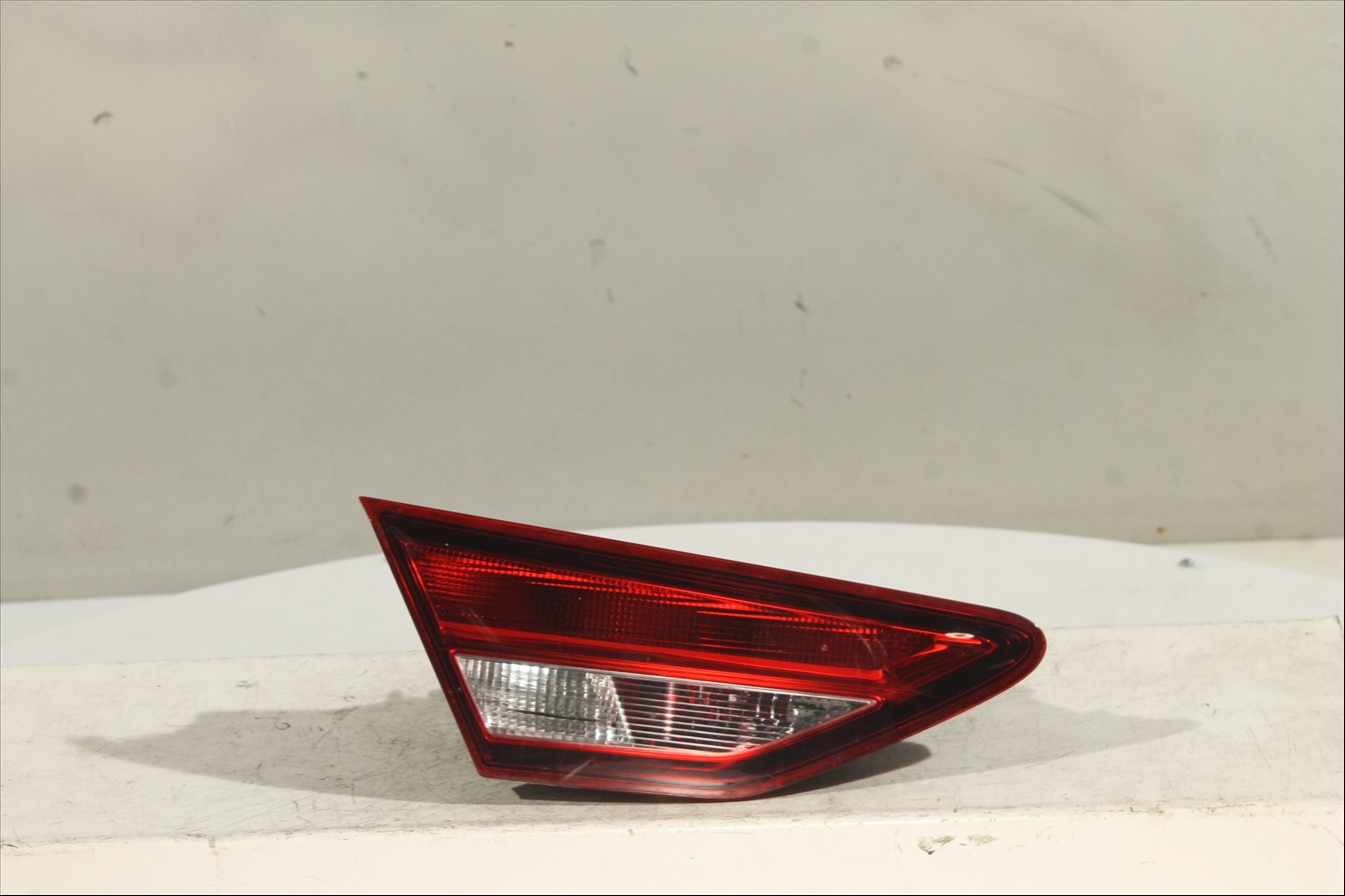 Piloto interior Tra. Izq.