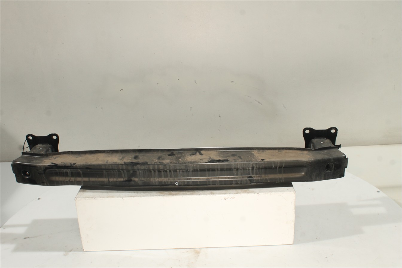 Traviesa paragolpes Tra.