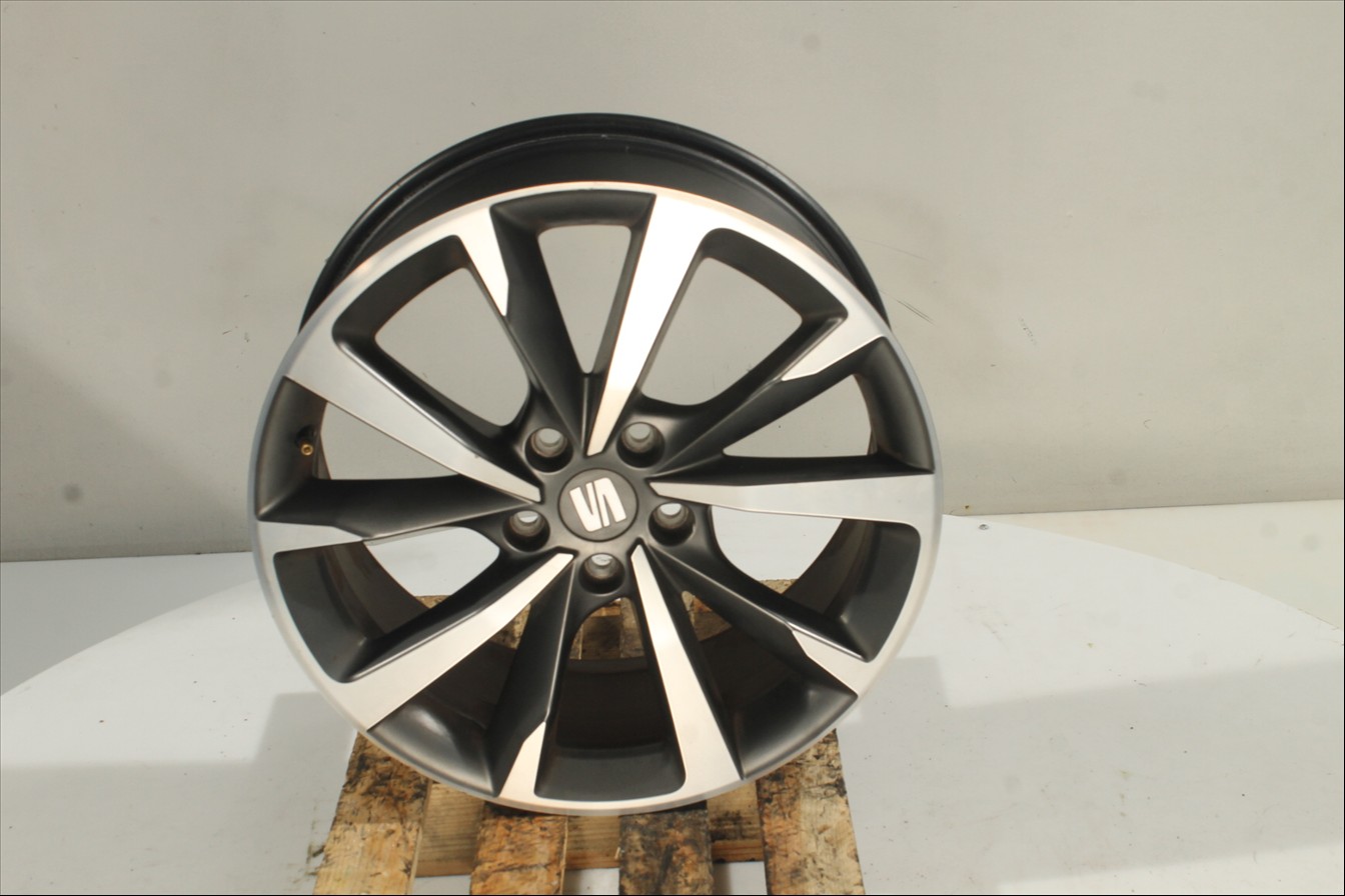 Llanta aluminio Del. Izq.