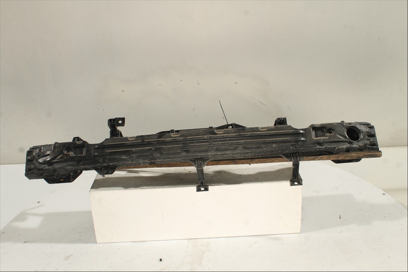 Traviesa paragolpes Tra.