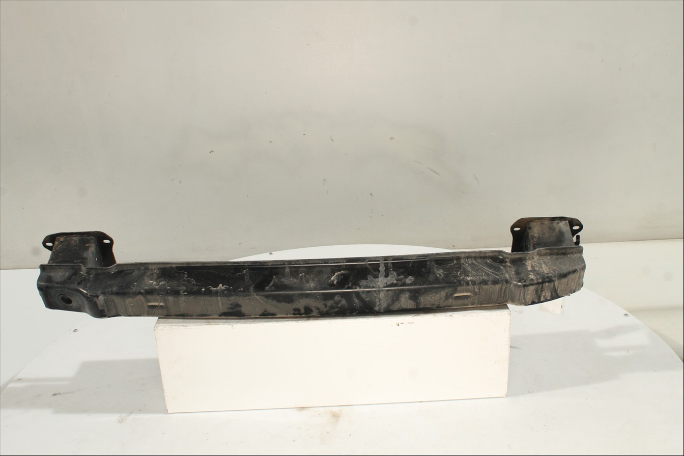 Traviesa paragolpes Tra.