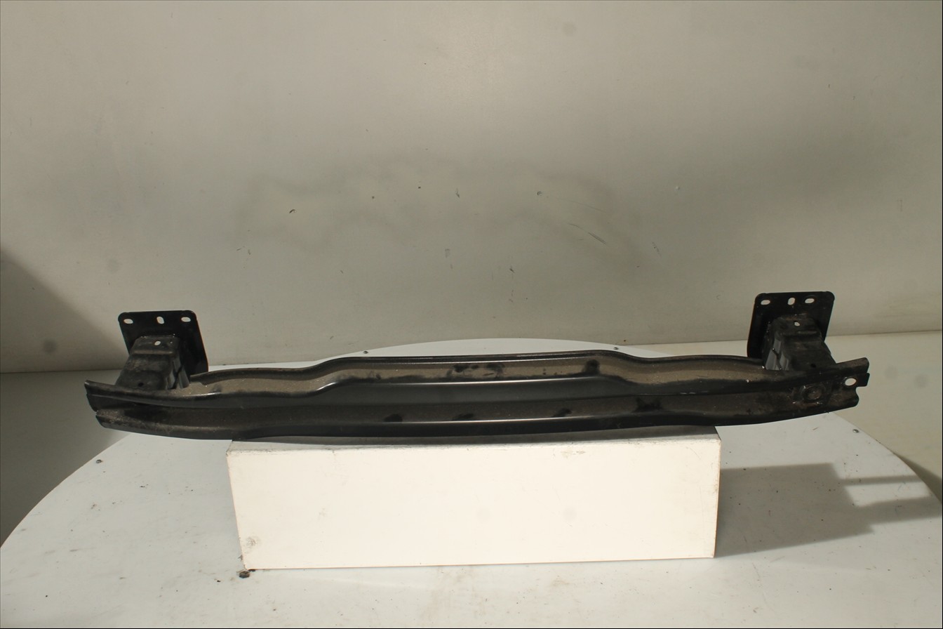 Traviesa paragolpes Tra.