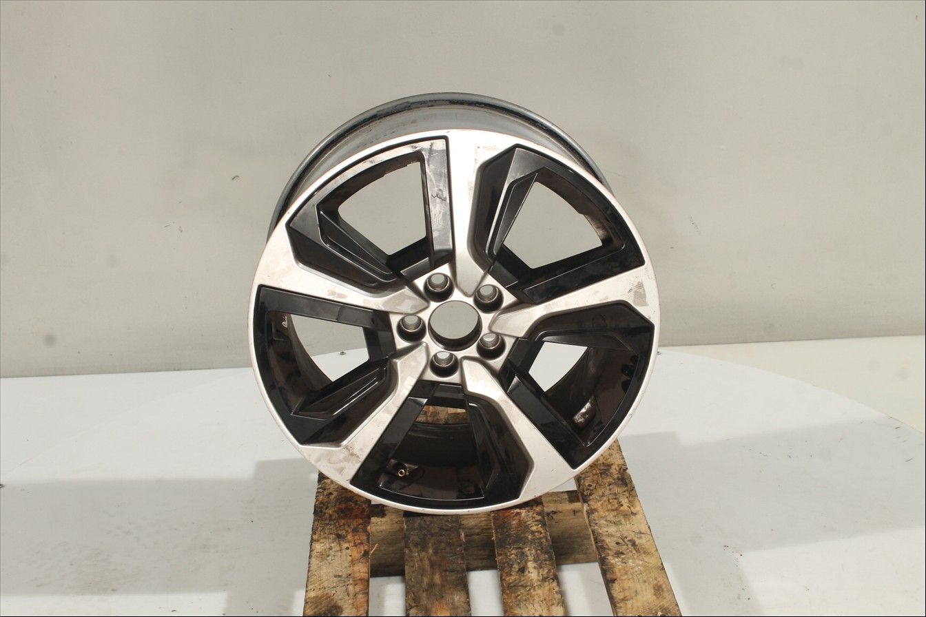 Llanta aluminio Del. Izq.