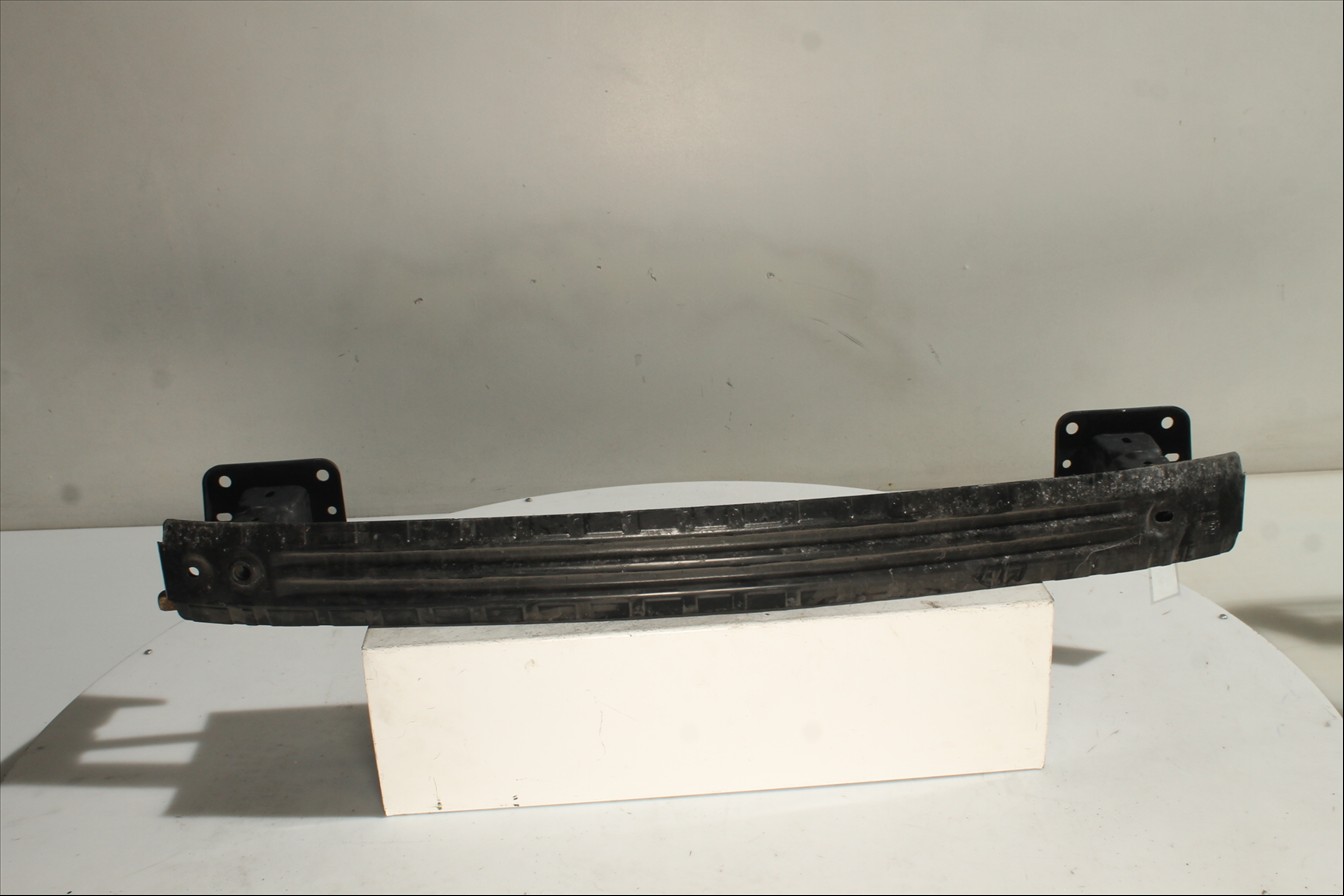 Traviesa paragolpes Tra.