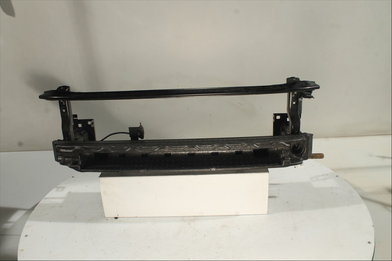Traviesa paragolpes Del.