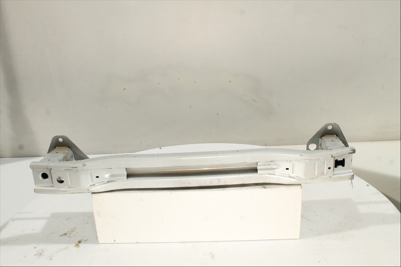 Traviesa paragolpes Tra.