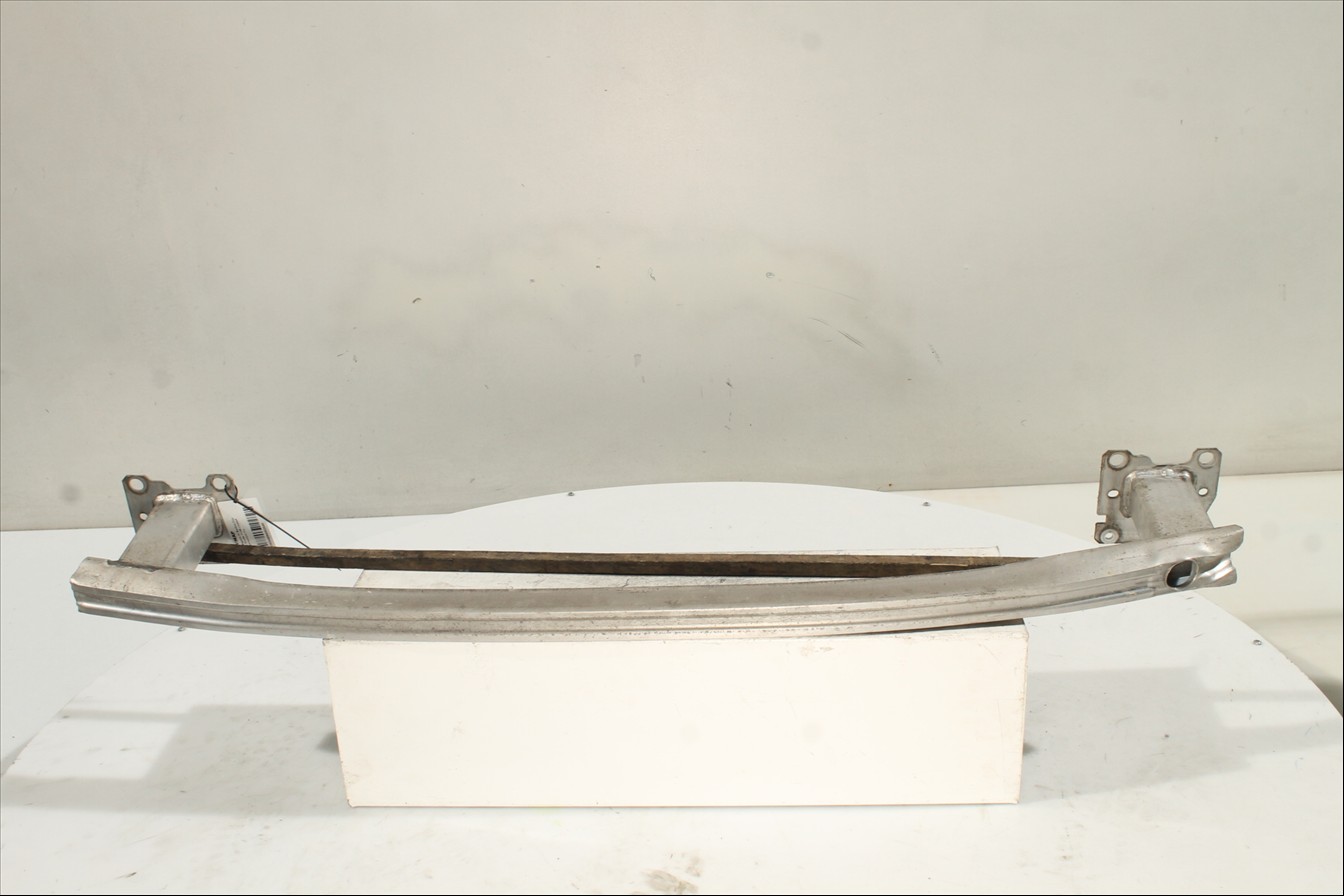 Traviesa paragolpes Tra.