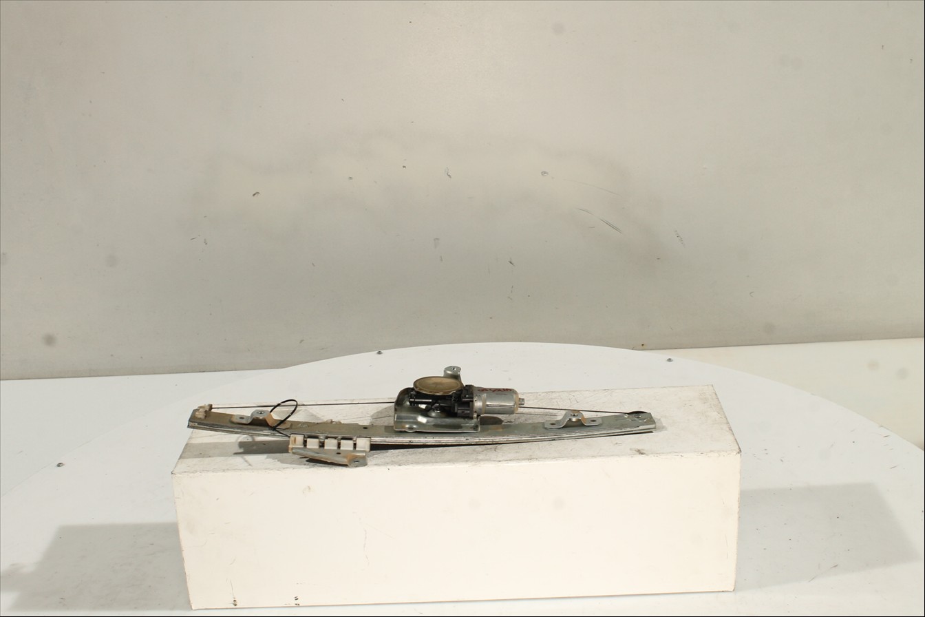 Elevalunas eléctrico puerta Del. Der.