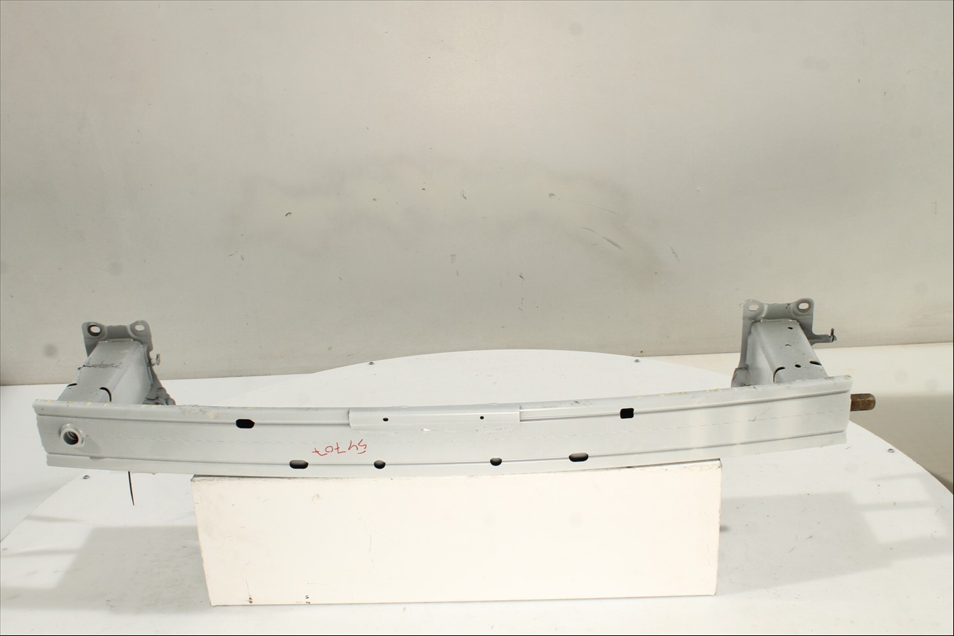 Traviesa paragolpes Tra.