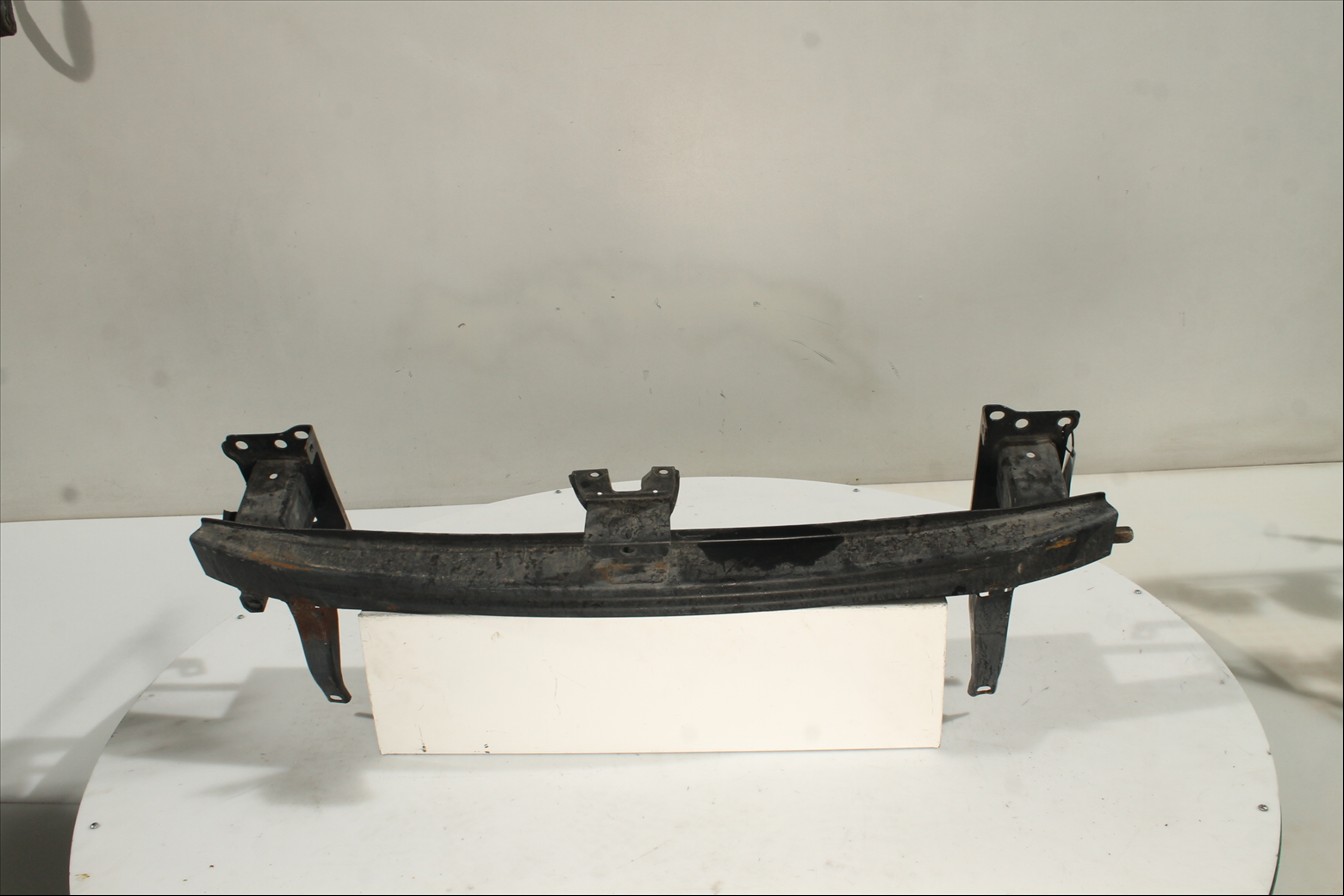 Traviesa paragolpes Del.
