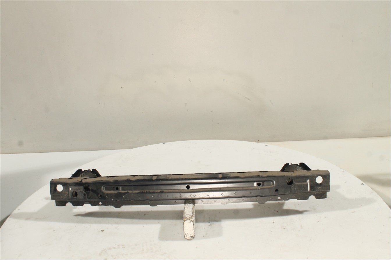 Traviesa paragolpes Tra.