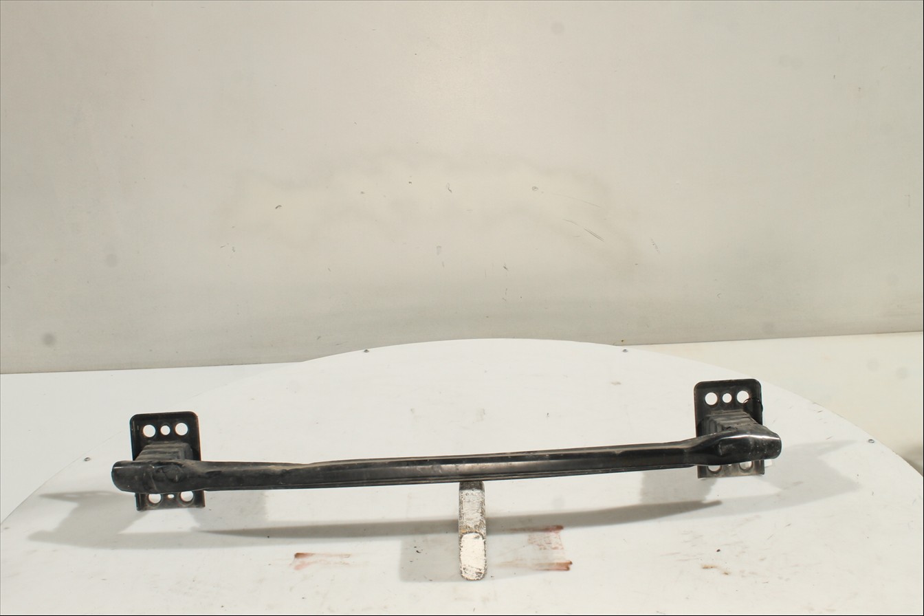 Traviesa paragolpes Del. Inf.