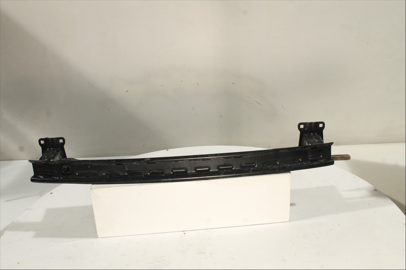 Traviesa paragolpes Tra.