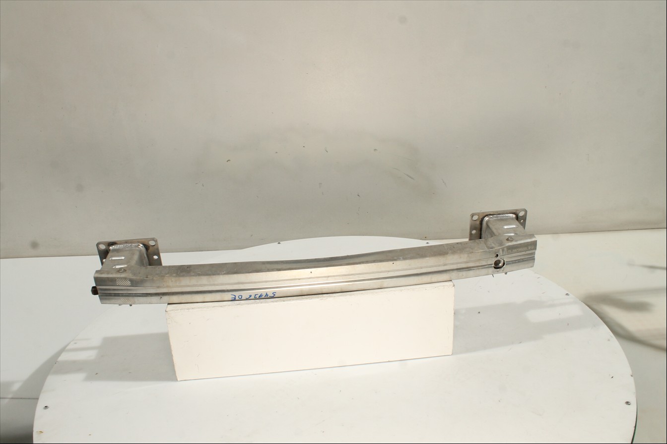 Traviesa paragolpes Del.