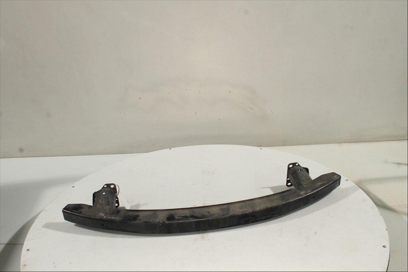Traviesa paragolpes Del.