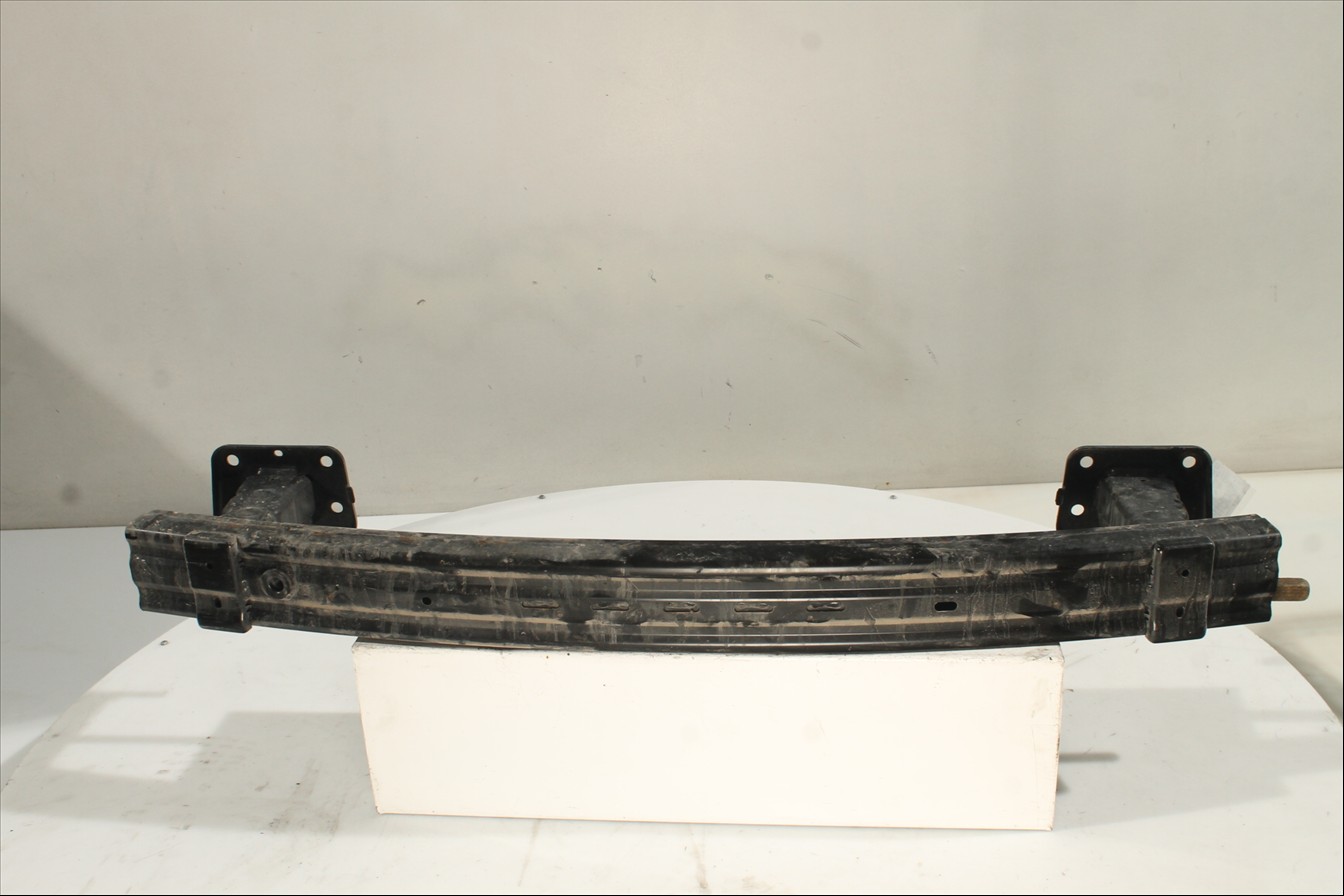 Traviesa paragolpes Tra.