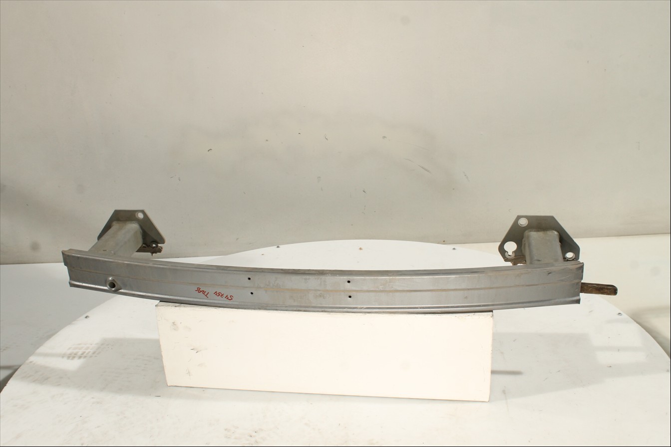 Traviesa paragolpes Tra.