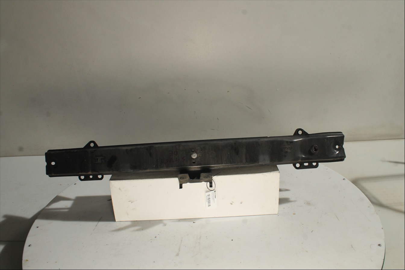 Traviesa paragolpes Del.