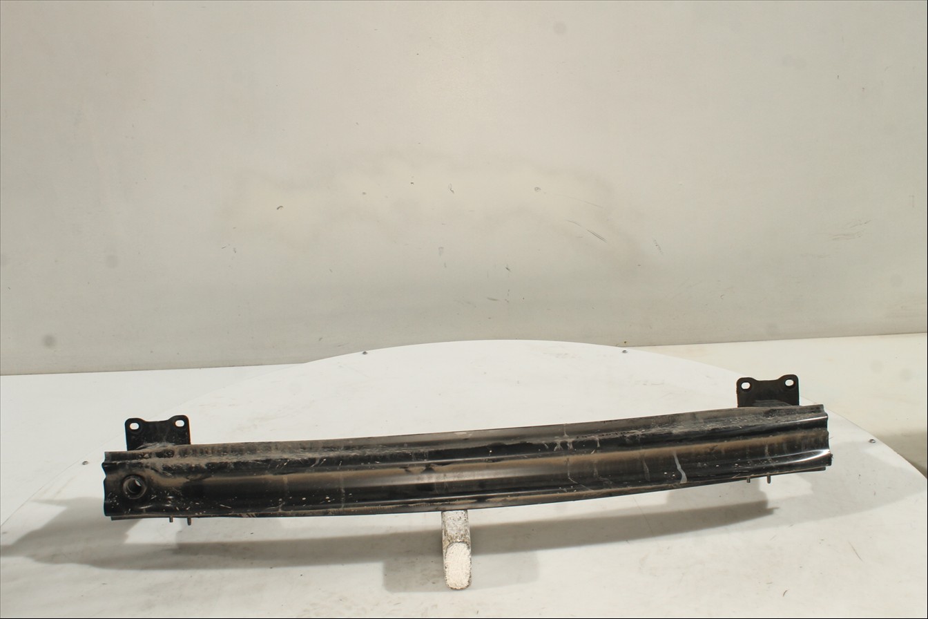 Traviesa paragolpes Tra.