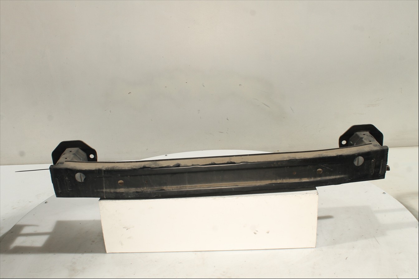 Traviesa paragolpes Tra.