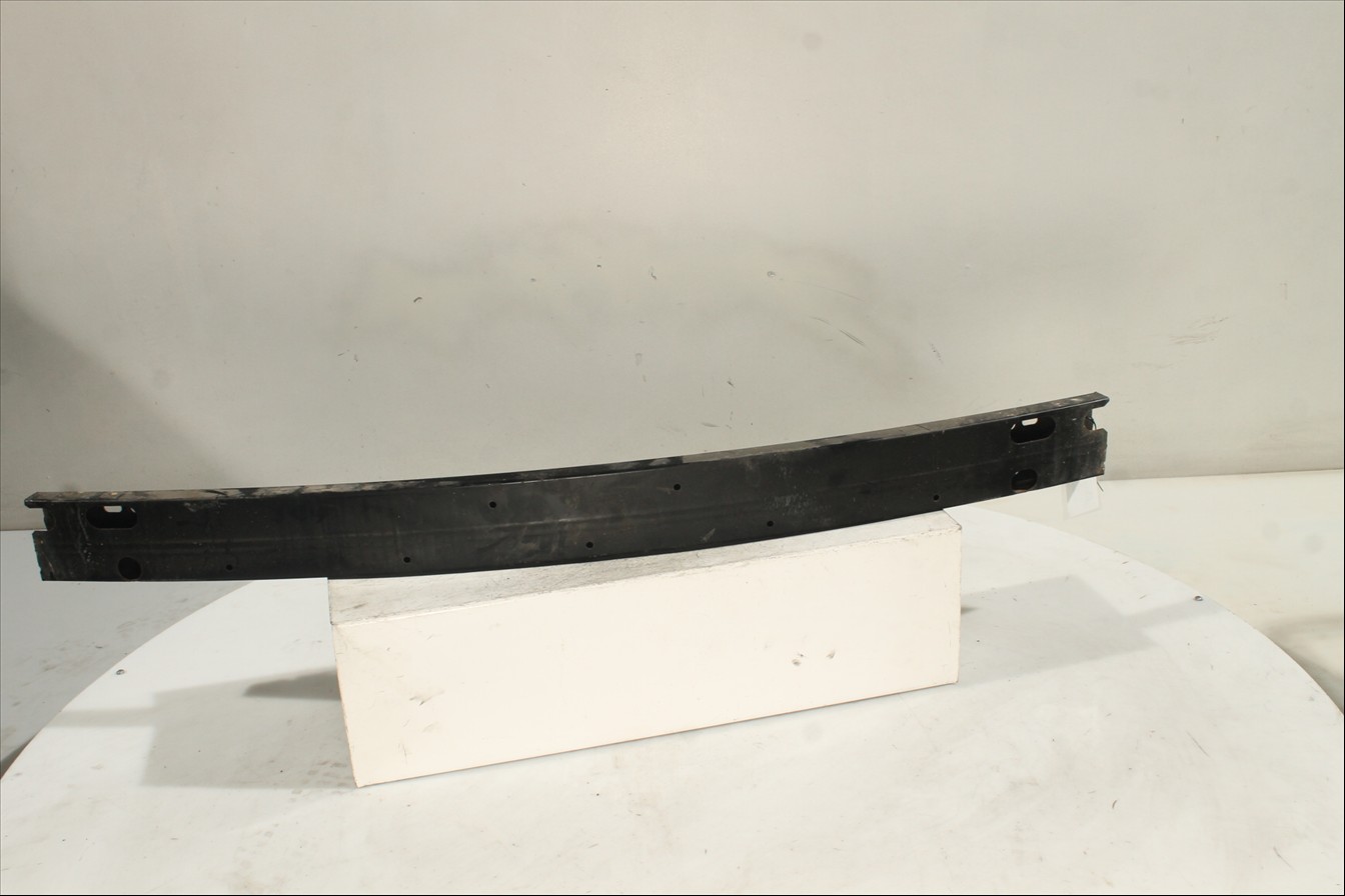 Traviesa paragolpes Tra.