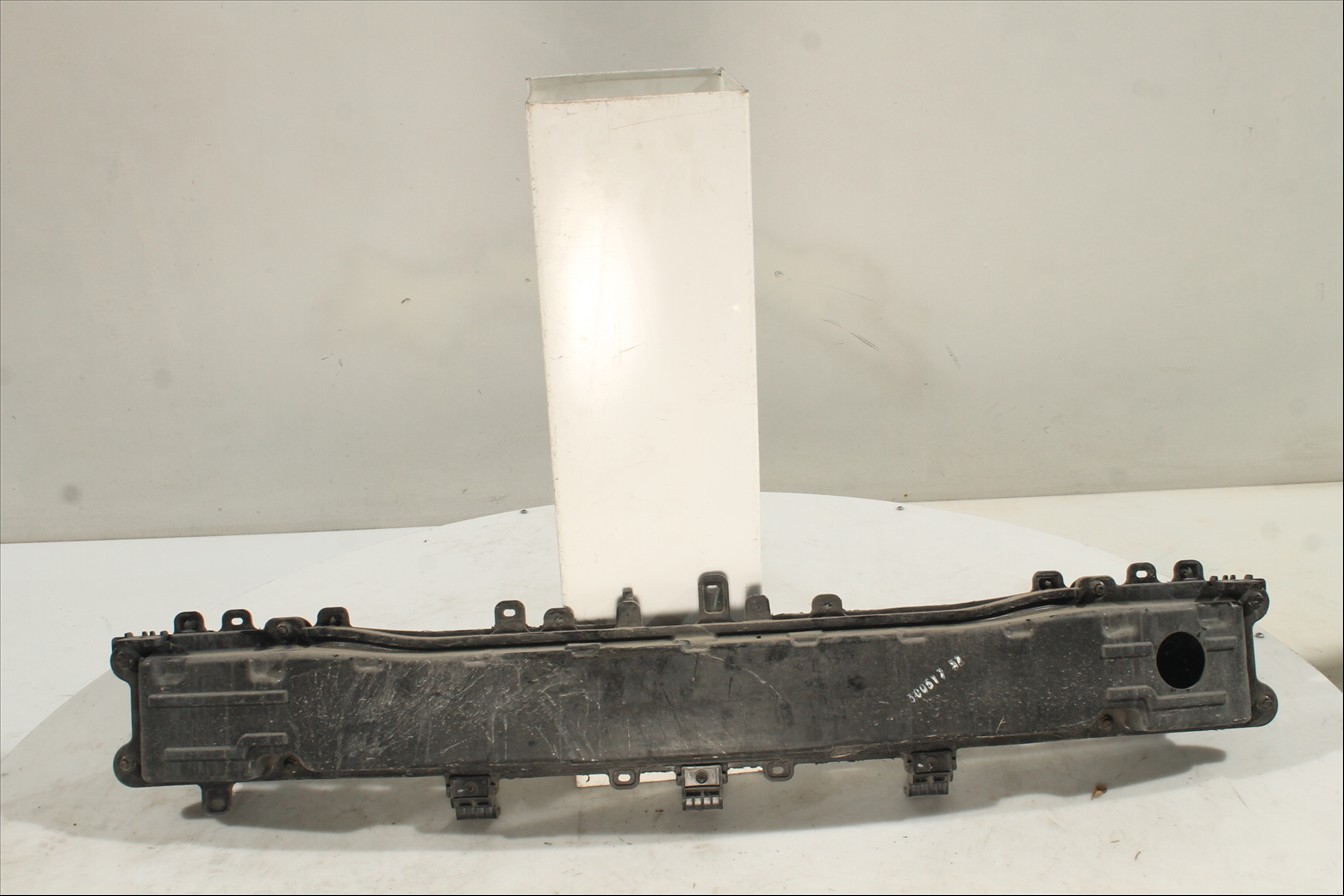 Traviesa paragolpes Tra.