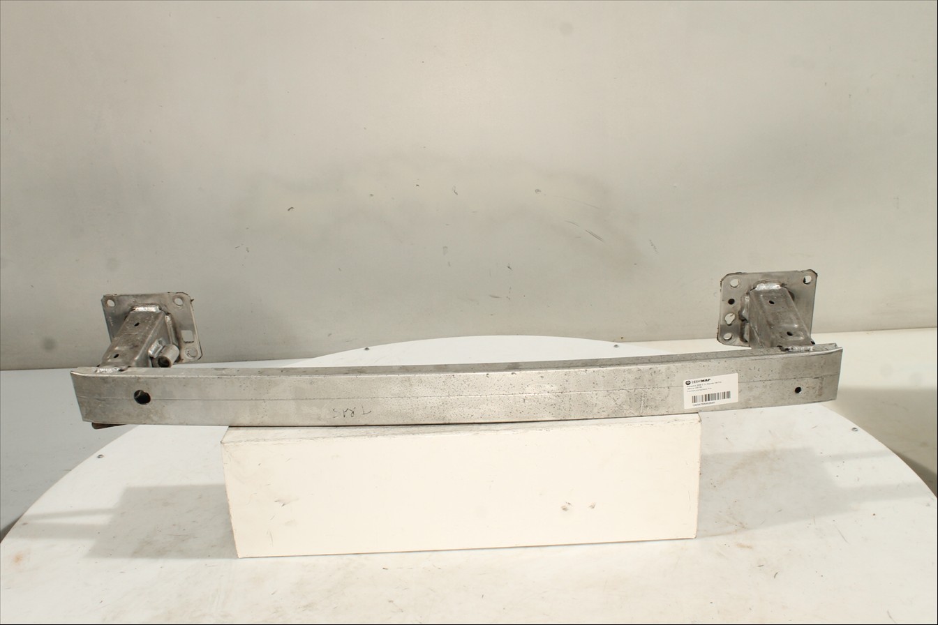 Traviesa paragolpes Tra.