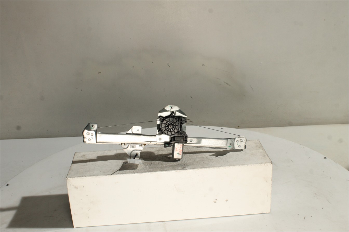 Elevalunas eléctrico puerta Del. Der.