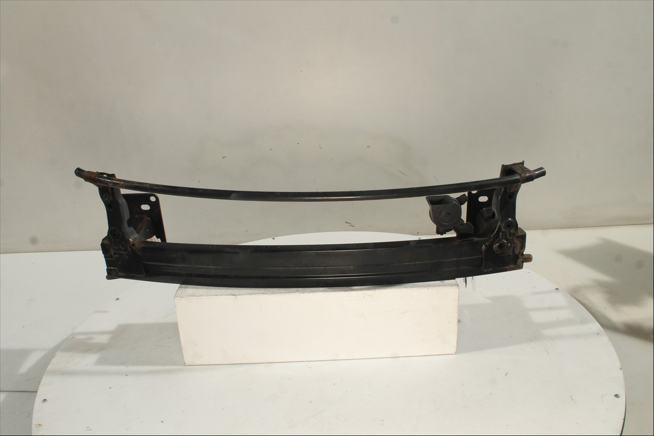 Traviesa paragolpes Del.