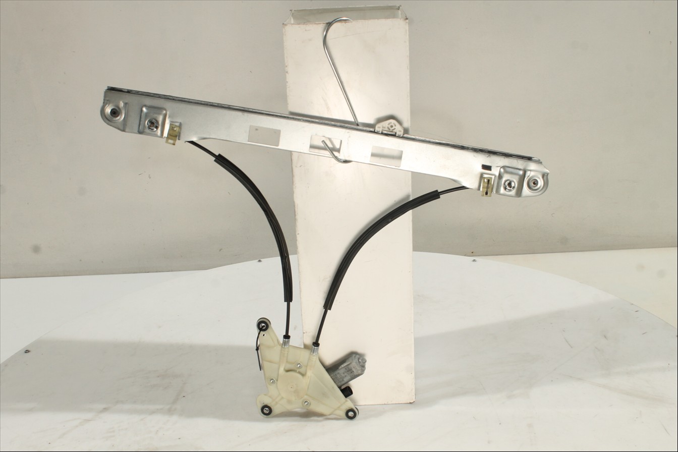 Elevalunas eléctrico puerta Del. Der.