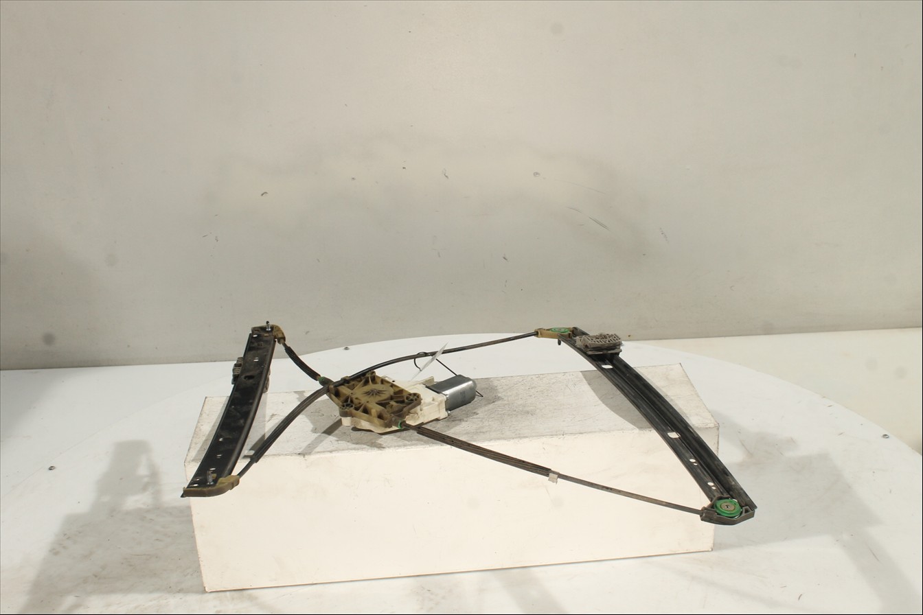 Elevalunas eléctrico puerta Del. Der.