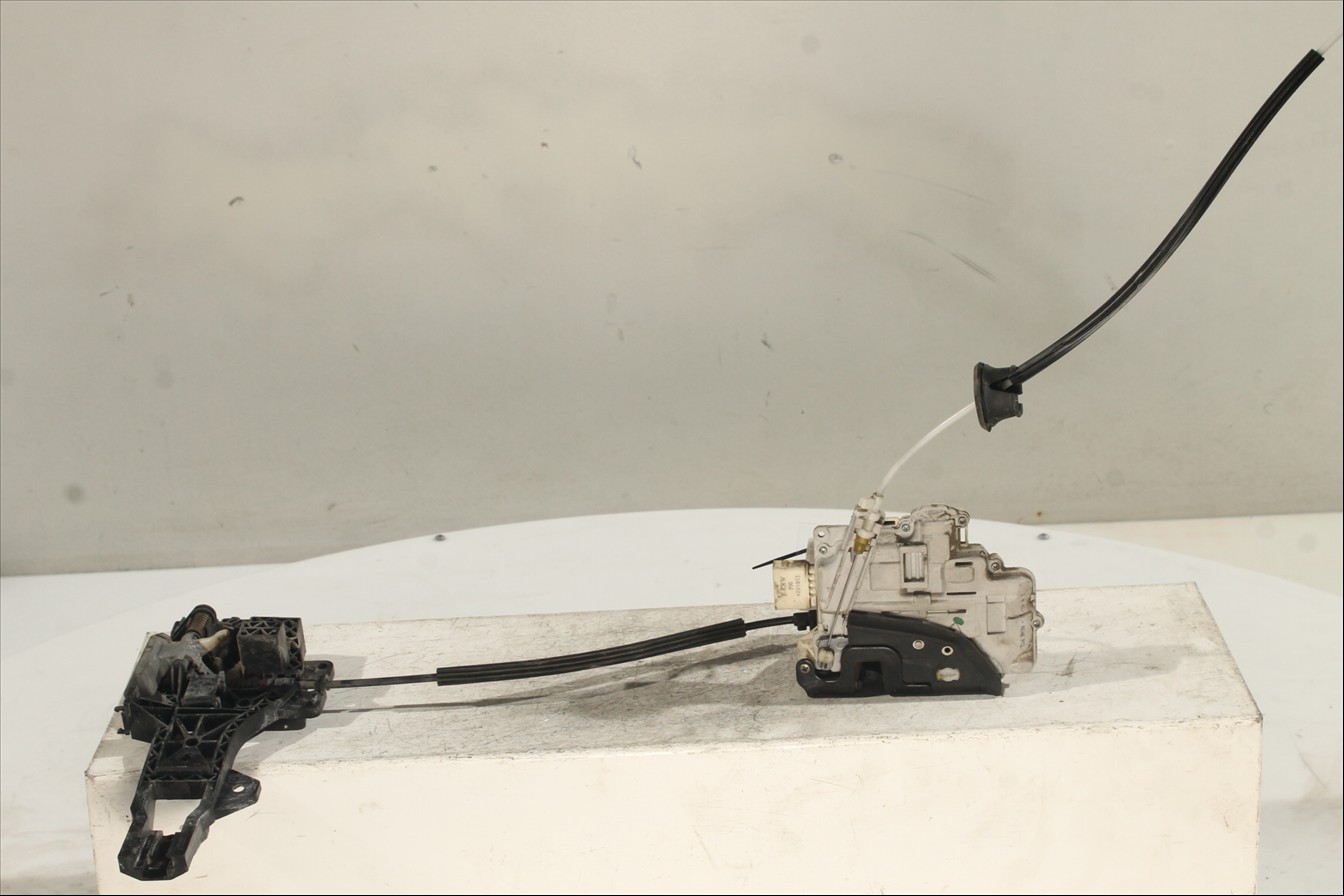 Cerradura puerta Tra. Der.