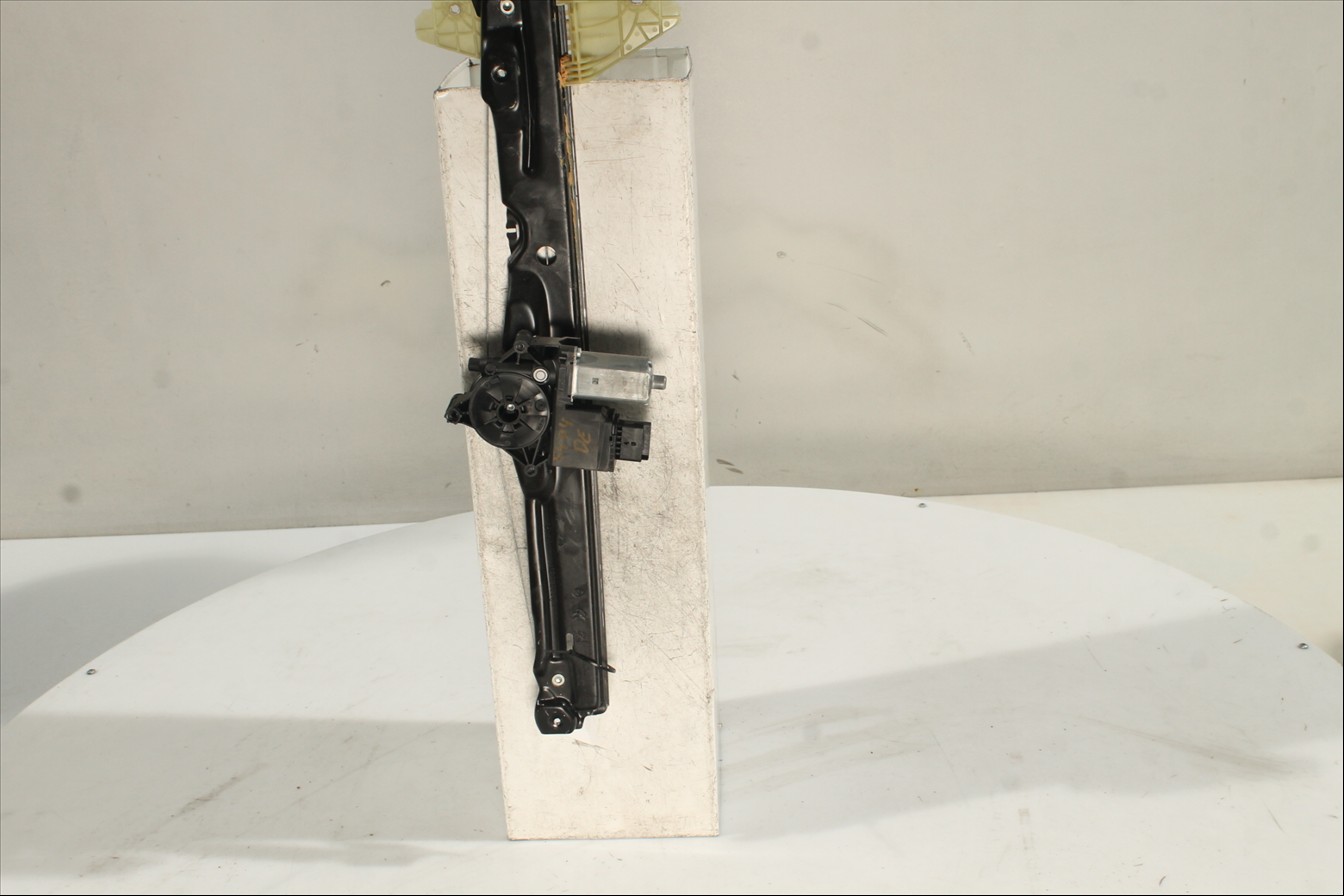 Elevalunas eléctrico puerta Del. Der.