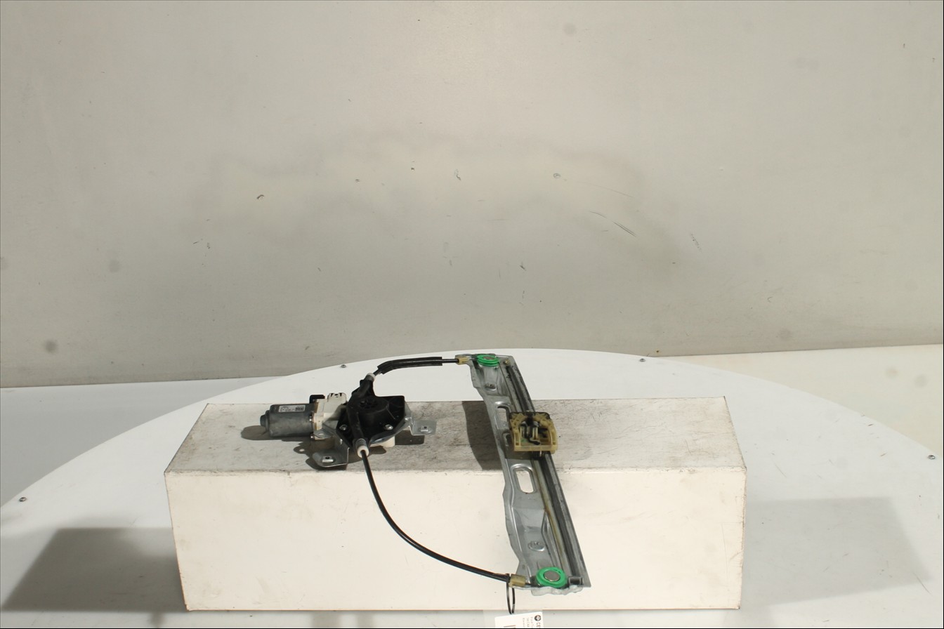 Elevalunas eléctrico puerta Del. Der.