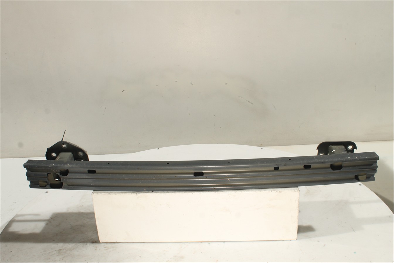 Traviesa paragolpes Tra.