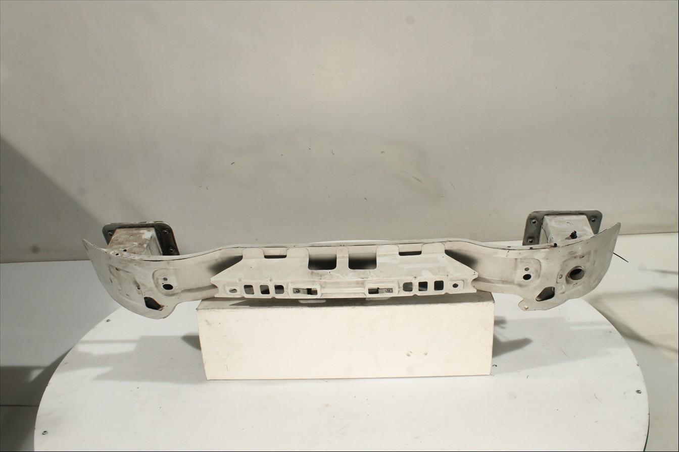 Traviesa paragolpes Del.