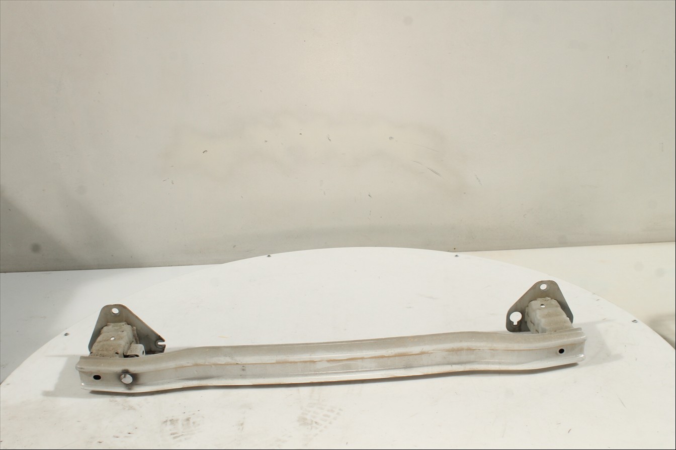 Traviesa paragolpes Tra.