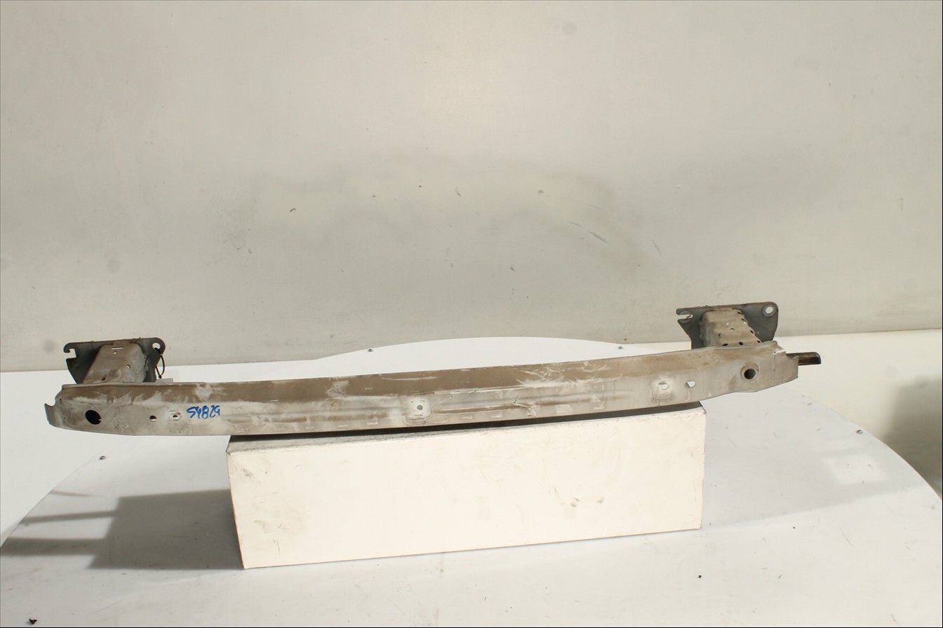 Traviesa paragolpes Tra.