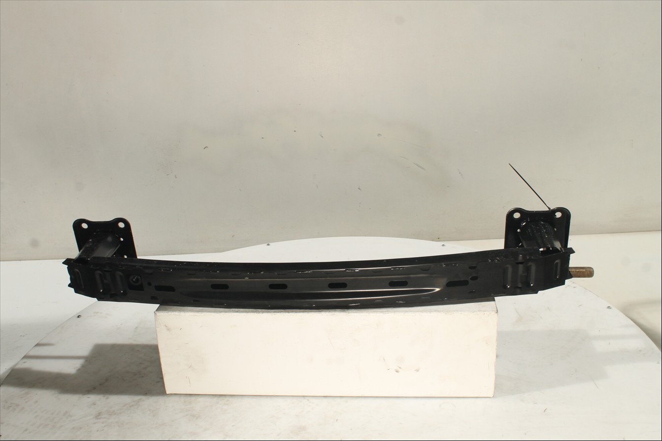 Traviesa paragolpes Tra.