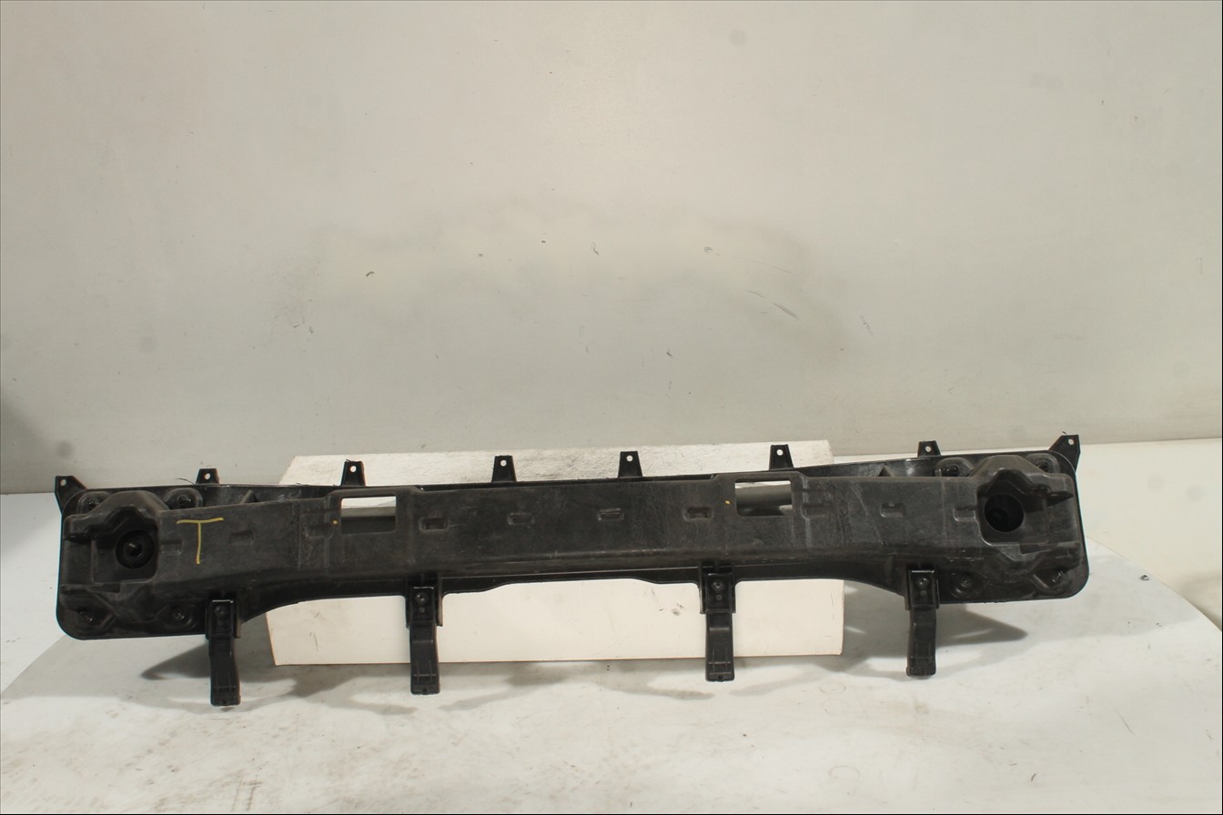 Traviesa paragolpes Tra.