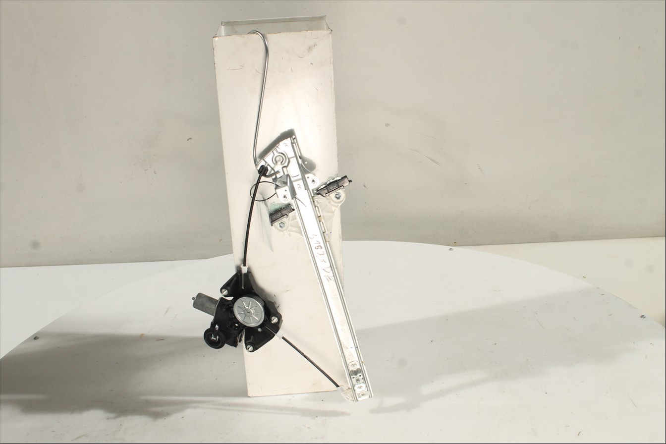 Elevalunas eléctrico puerta Del. Der.