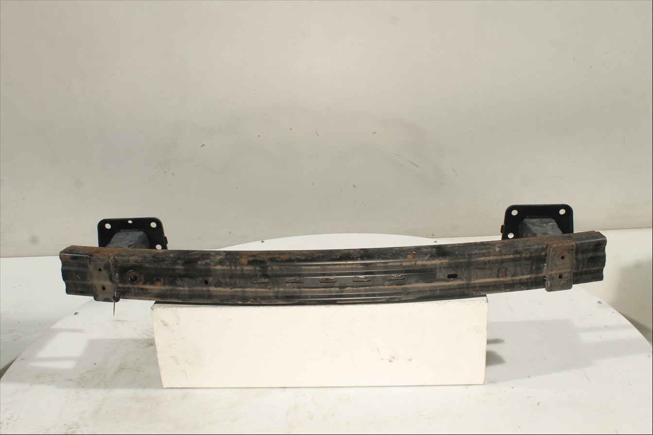 Traviesa paragolpes Tra.