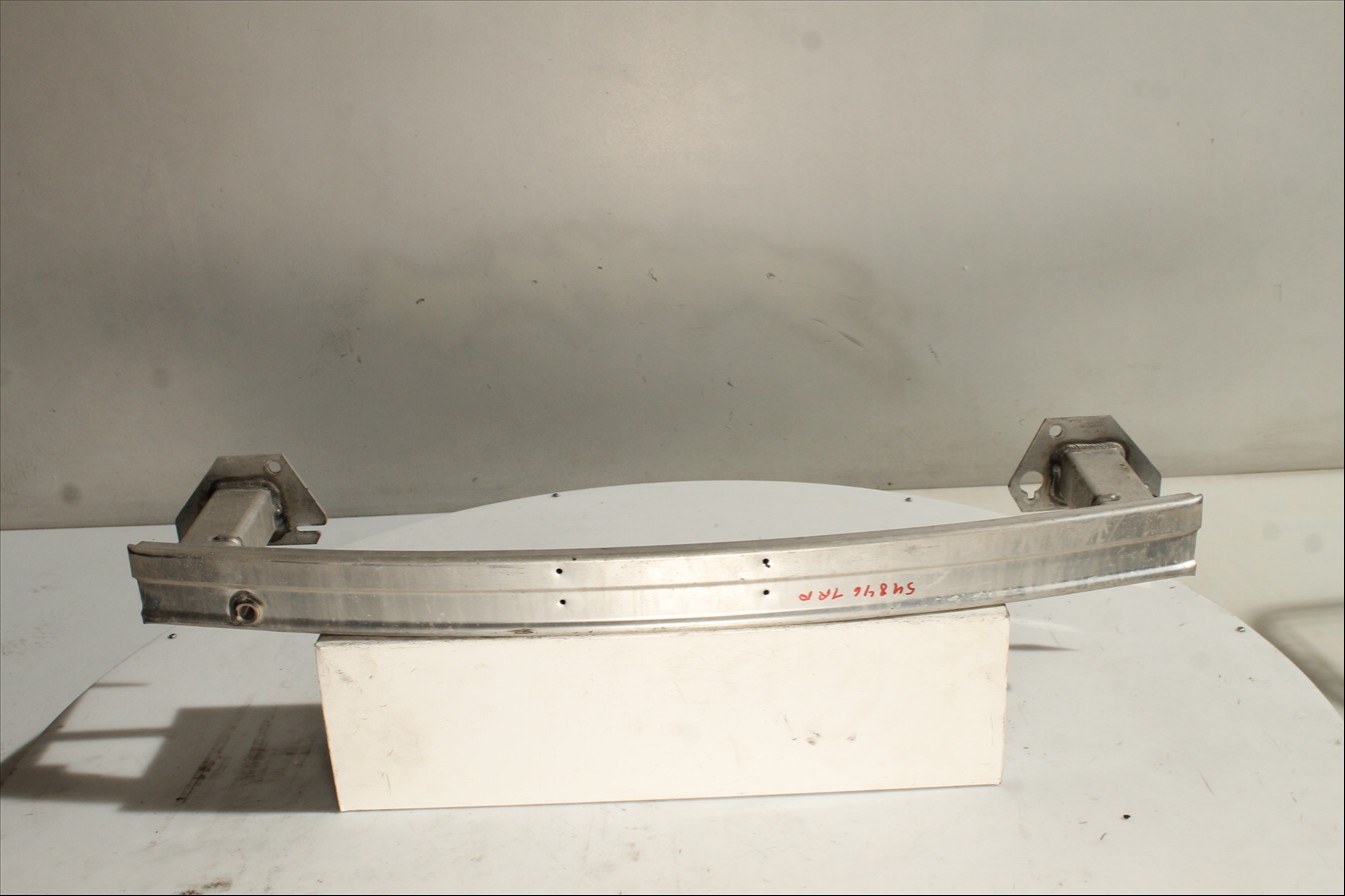 Traviesa paragolpes Tra.