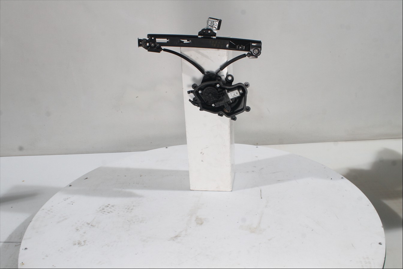 Elevalunas eléctrico puerta Tra. Izq.