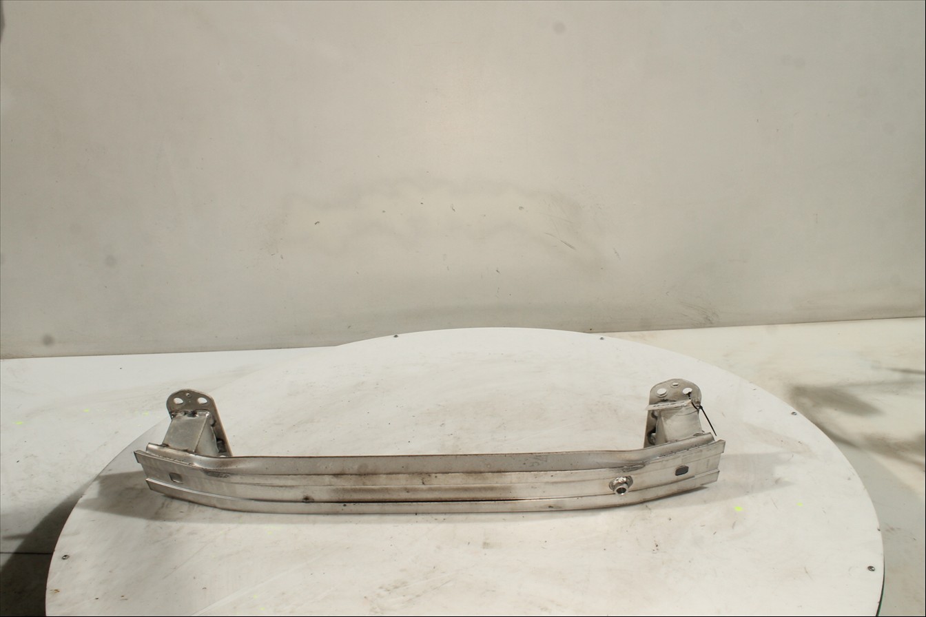 Traviesa paragolpes Del.