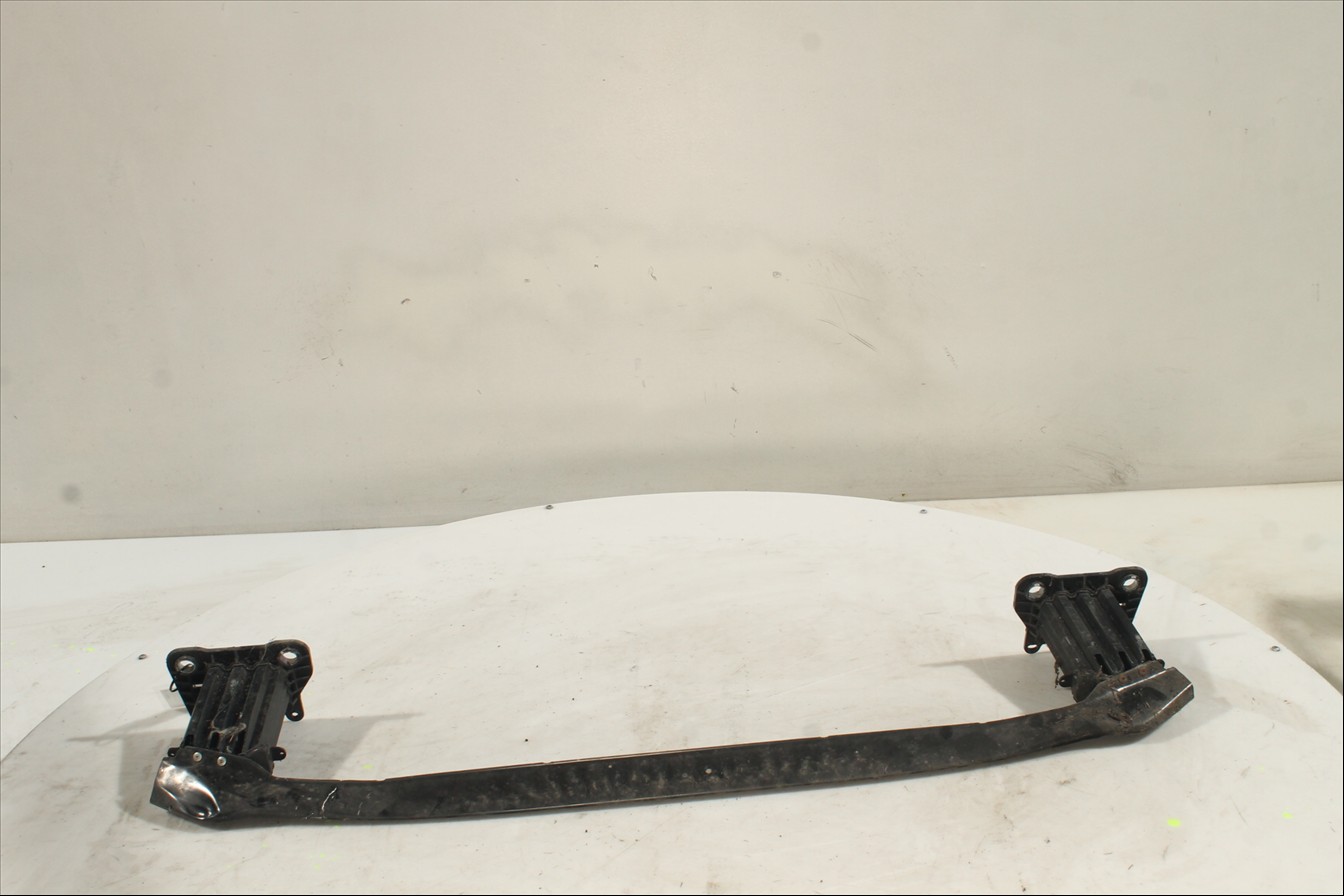 Traviesa paragolpes Del. Inf.